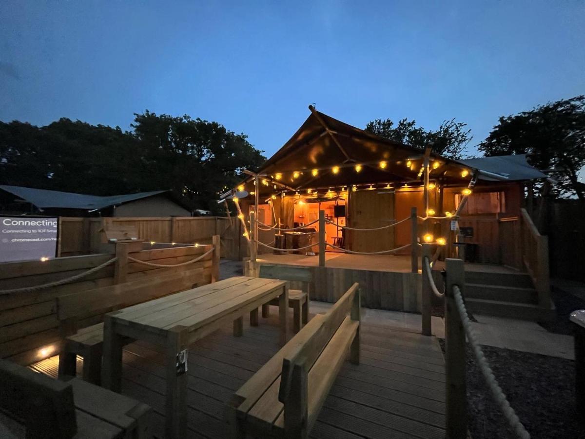 Jungle Book Safari Tent Tenby Bagian luar foto